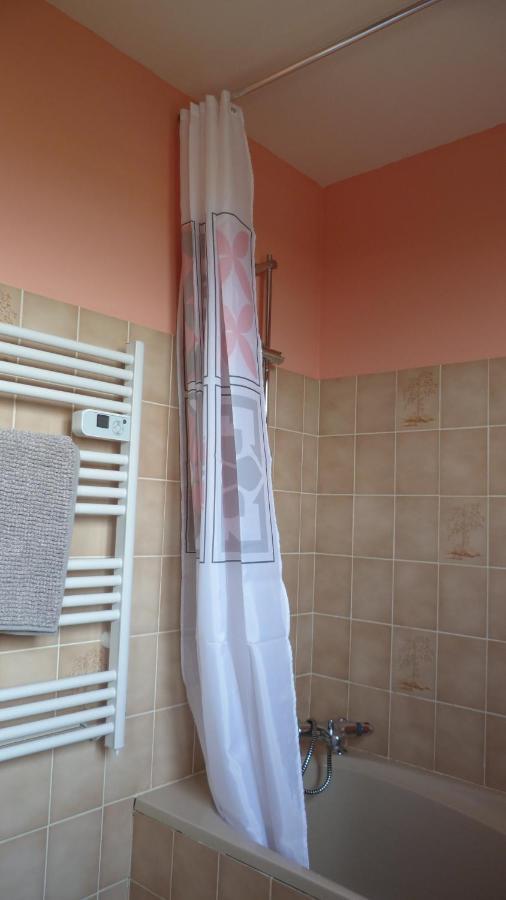 Maison De Vacances Pour 6 Personnes Avec Piscine Lainsecq Kültér fotó