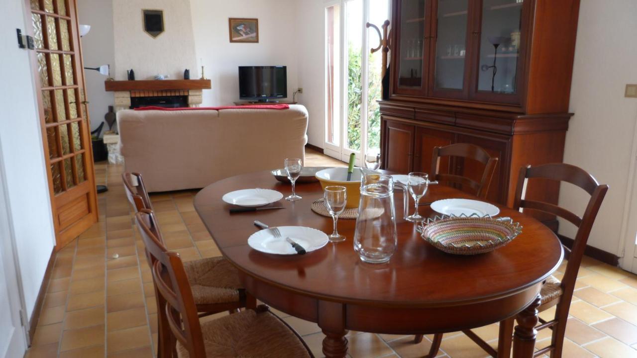 Maison De Vacances Pour 6 Personnes Avec Piscine Lainsecq Kültér fotó